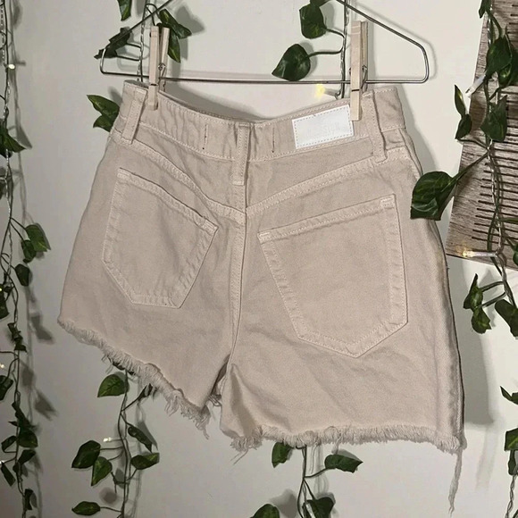 Hollister “Ultra High-Rise Vintage Relaxed Mom Short 3” “ - Picture 4 of 6